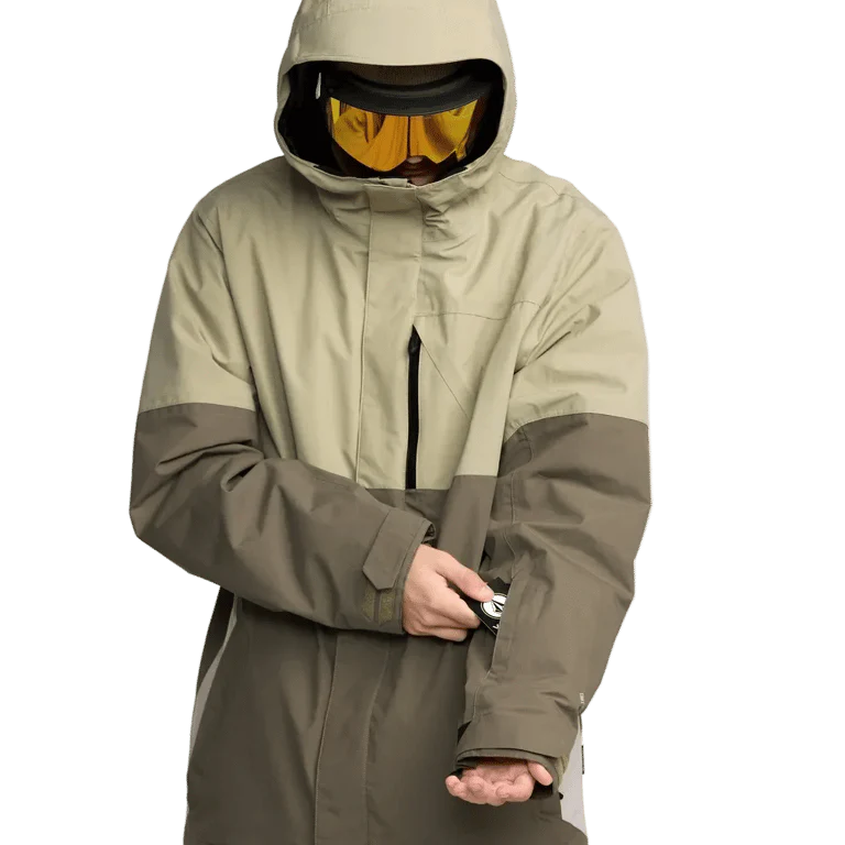 L Gore-Tex Snowboard Jacket - Image 10