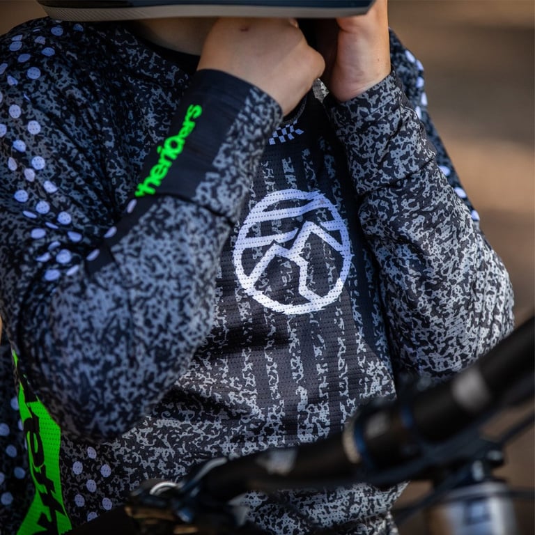 Shift L/S Jersey - Image 3